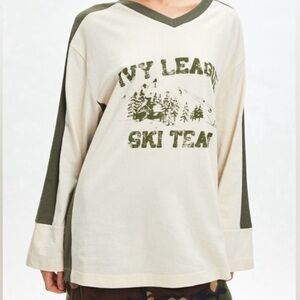 🟤NWT BDG Joanie Ivy League Ski Team Graphic Long Sleeve Jersey Tee Green/Cream